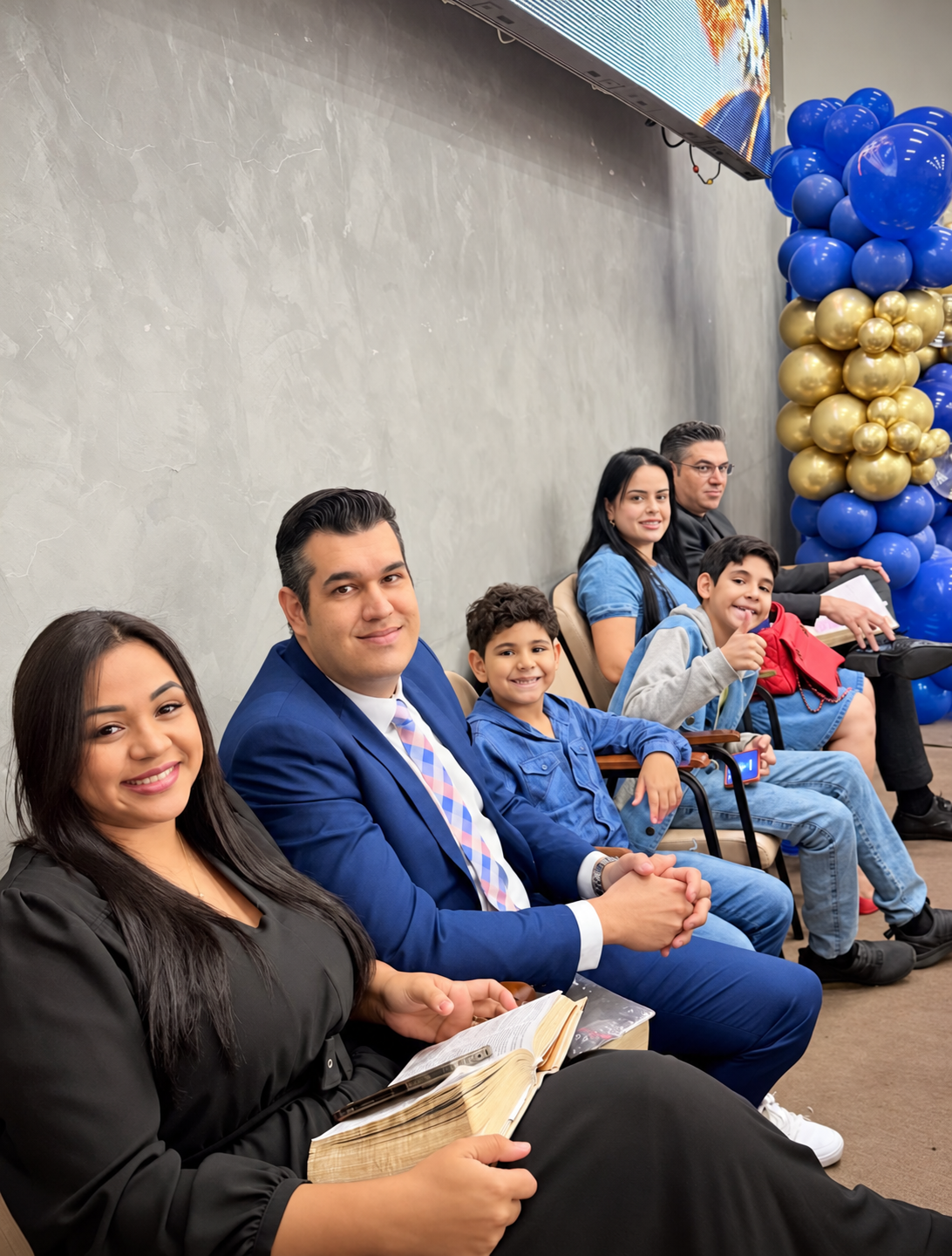 Filhos, noras e netos do Pr. Vanderlei e da Pra. Sílvia.