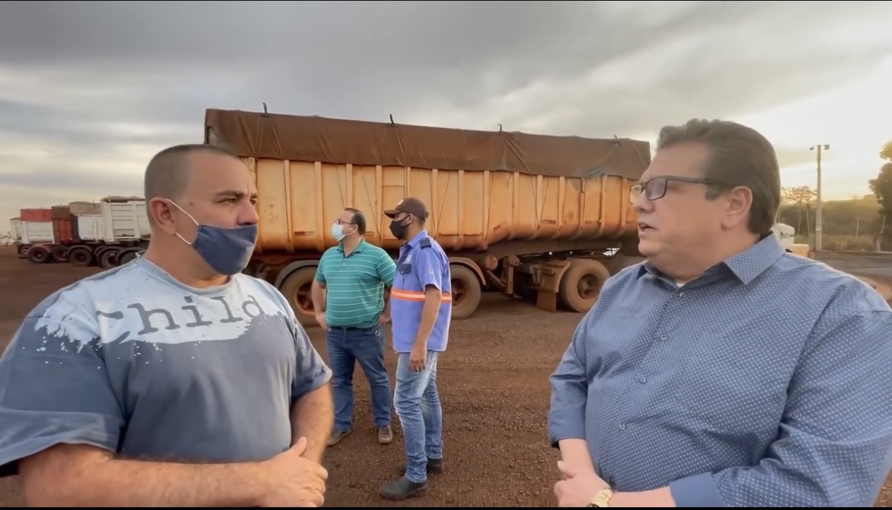 Registro do Missões na Estrada junto a caminhoneiros e profissionais das rodovias